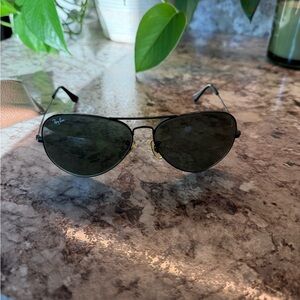 Ray-Ban Men's Aviator Sunglasses - Black Frame with Green Lenses